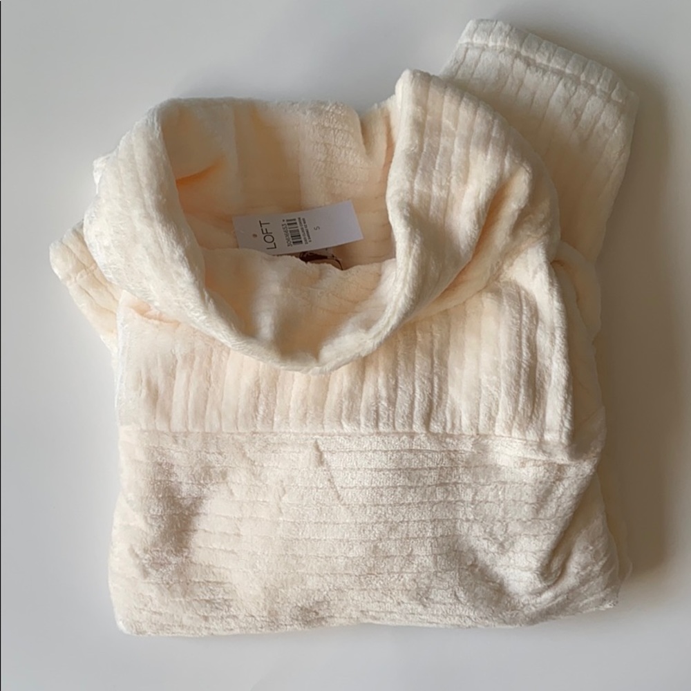 Loft fuzzy cream Sweatshirt. New with Tags!